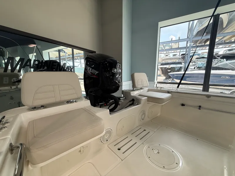 Slide: The Image of Boston Whaler 170 Montauk 2027 - 14