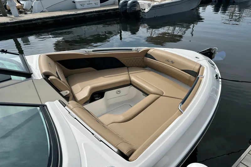 Slide: The Image of Sea Ray SLX 260 Outboard 2024 - 10