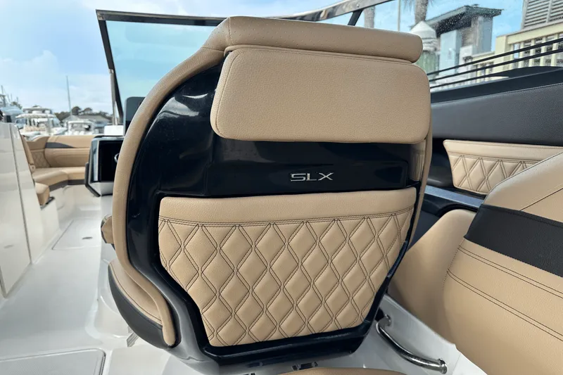 Slide: The Image of Sea Ray SLX 260 Outboard 2024 - 15