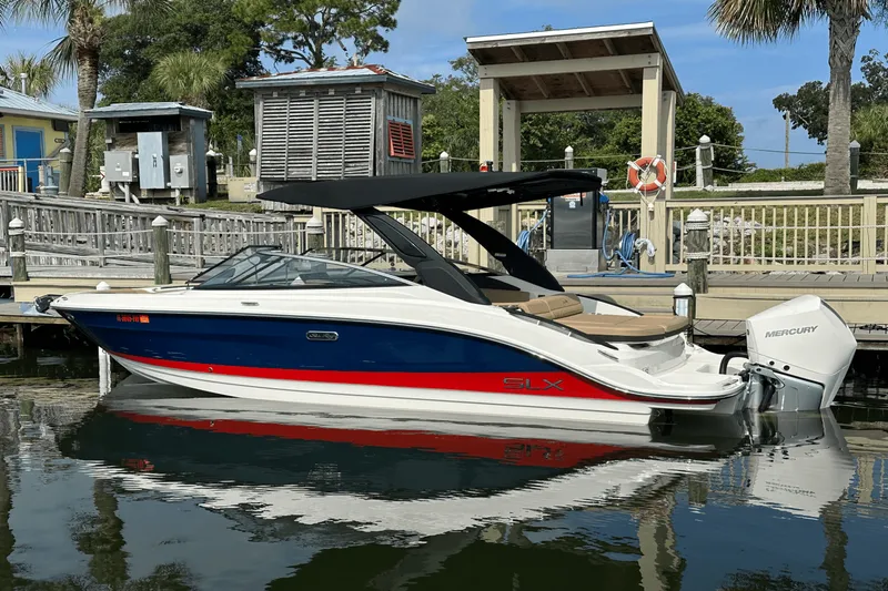 Slide: The Image of Sea Ray SLX 260 Outboard 2024 - 2