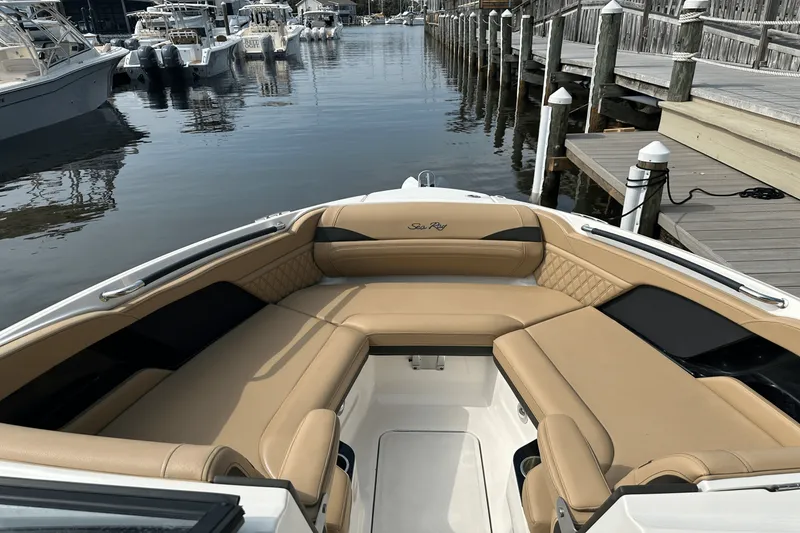 Slide: The Image of Sea Ray SLX 260 Outboard 2024 - 21
