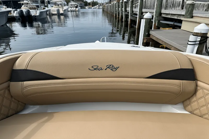 Slide: The Image of Sea Ray SLX 260 Outboard 2024 - 23