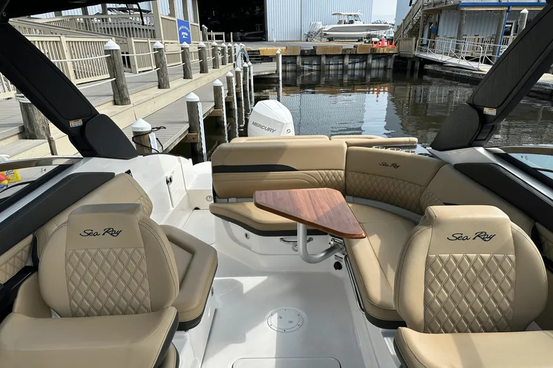 Slide: The Image of Sea Ray SLX 260 Outboard 2024 - 26