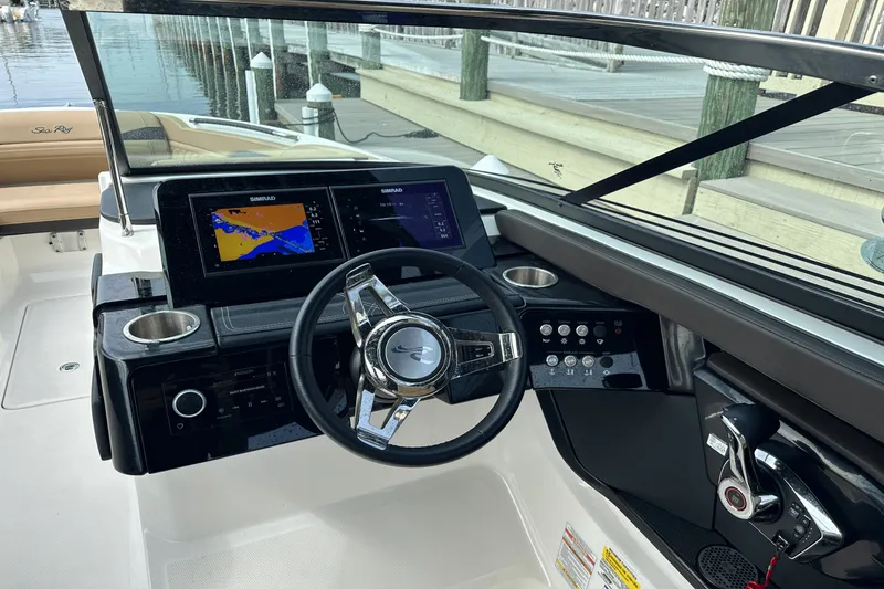 Slide: The Image of Sea Ray SLX 260 Outboard 2024 - 28