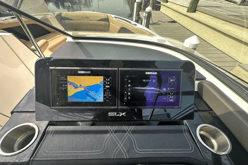 Slide: The Image of Sea Ray SLX 260 Outboard 2024 - 33