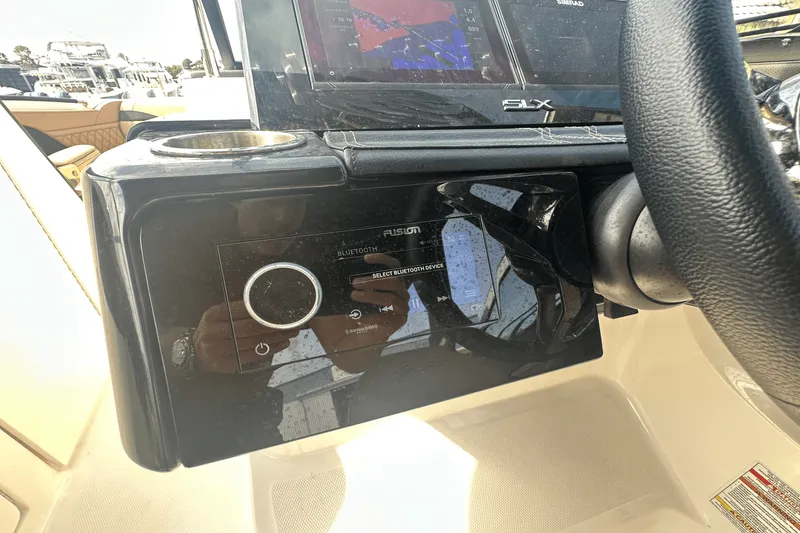 Slide: The Image of Sea Ray SLX 260 Outboard 2024 - 35