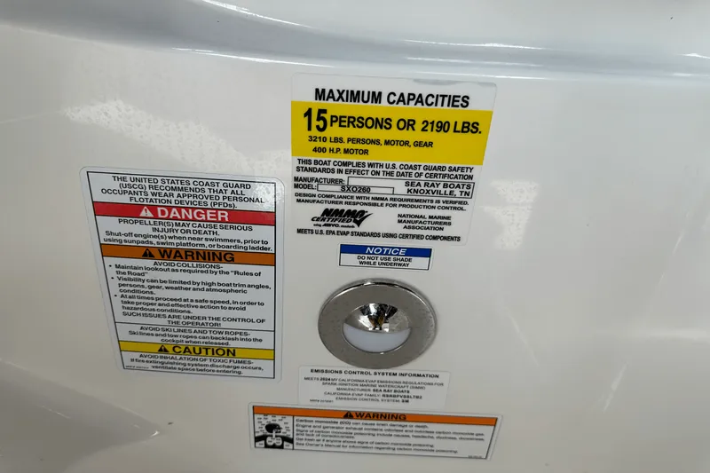 Slide: The Image of Sea Ray SLX 260 Outboard 2024 - 46