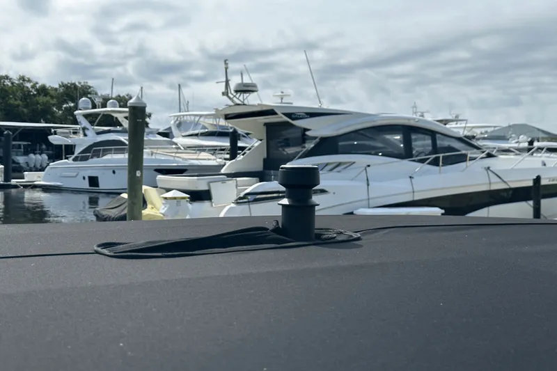 Slide: The Image of Sea Ray SLX 260 Outboard 2024 - 47