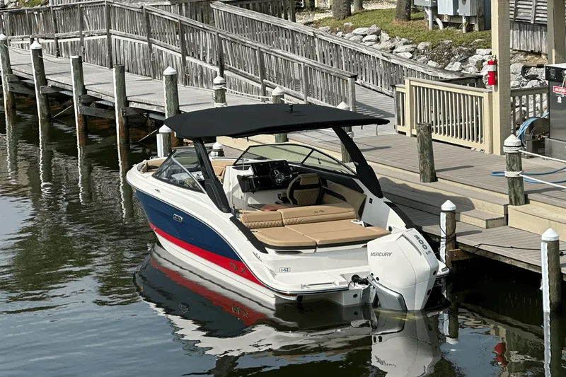 Slide: The Image of Sea Ray SLX 260 Outboard 2024 - 5