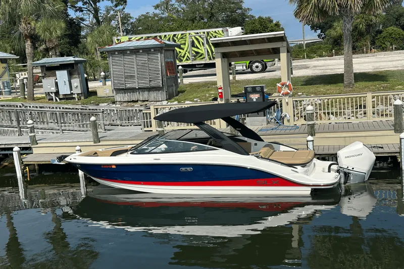 Slide: The Image of Sea Ray SLX 260 Outboard 2024 - 51
