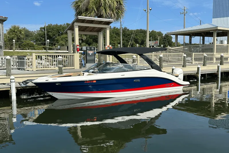 Slide: The Image of Sea Ray SLX 260 Outboard 2024 - 6