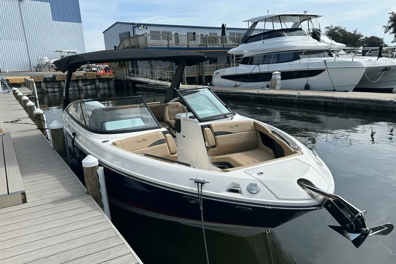 Slide: The Image of Sea Ray SLX 260 Outboard 2024 - 9