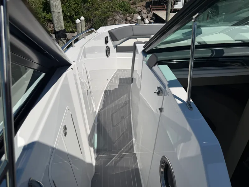 Slide: The Image of Cruisers 38 GLS 2024 - 40
