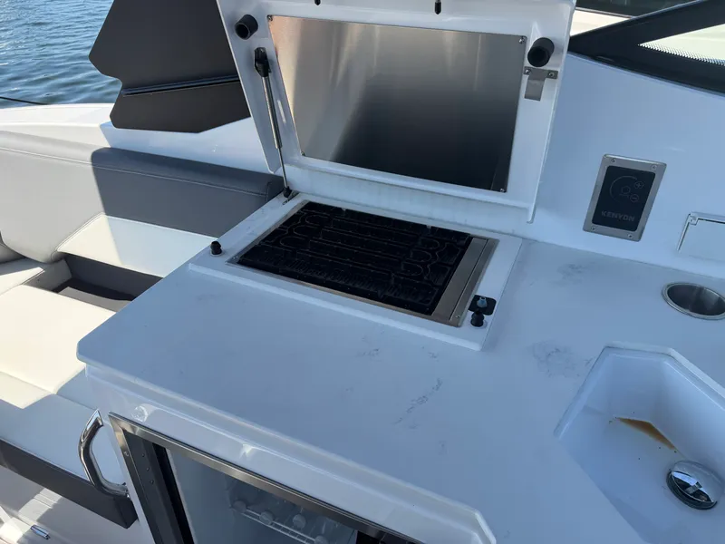 Slide: The Image of Cruisers 38 GLS 2024 - 18