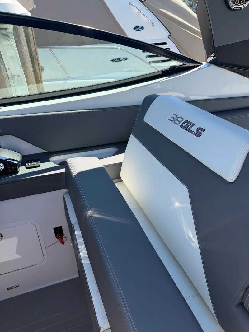 Slide: The Image of Cruisers 38 GLS 2024 - 29