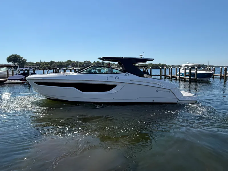 The Image of Cruisers 38 GLS 2024 - undefined