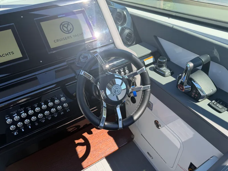 Slide: The Image of Cruisers 38 GLS 2024 - 22