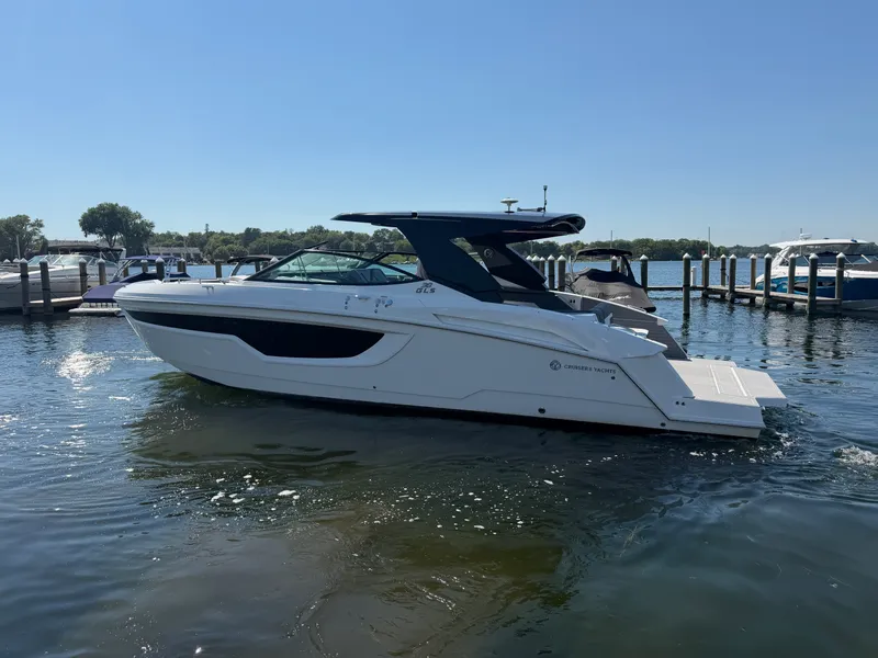 Slide: The Image of Cruisers 38 GLS 2024 - 3