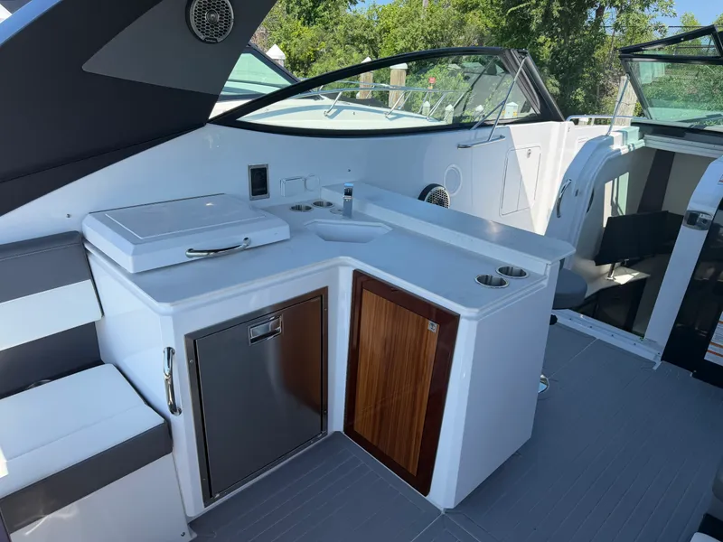 Slide: The Image of Cruisers 38 GLS 2024 - 14