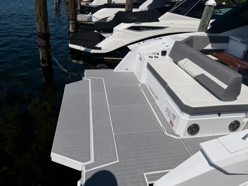 Slide: The Image of Cruisers 38 GLS 2024 - 10