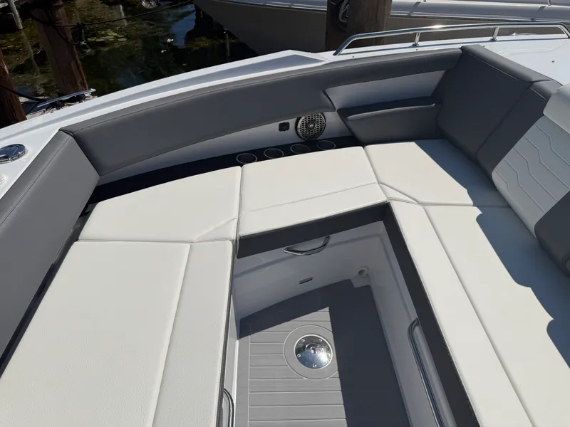 Slide: The Image of Cruisers 38 GLS 2024 - 42