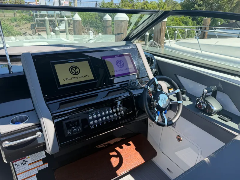 Slide: The Image of Cruisers 38 GLS 2024 - 20