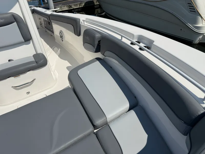 Slide: The Image of NauticStar 28 XS Offshore 2023 - 27
