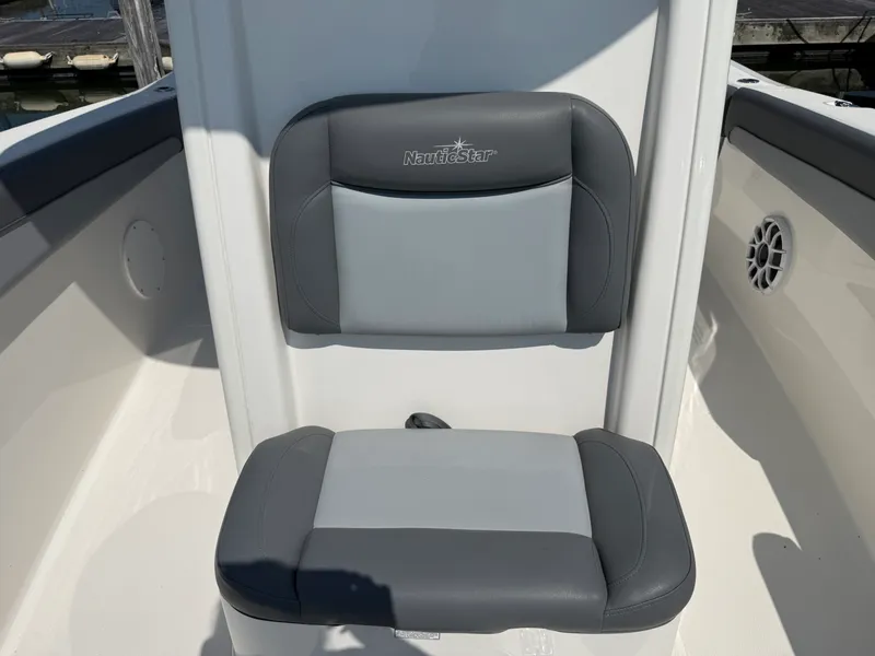 Slide: The Image of NauticStar 28 XS Offshore 2023 - 25