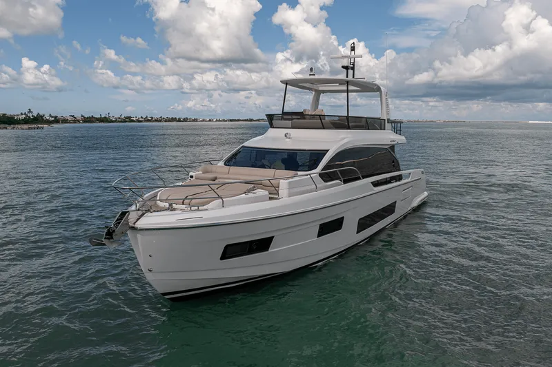 Slide: The Image of Azimut Fly 62 2026 - 100