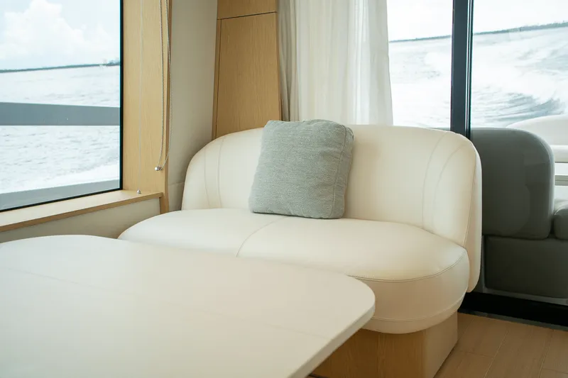 Slide: The Image of Azimut Fly 62 2026 - 17