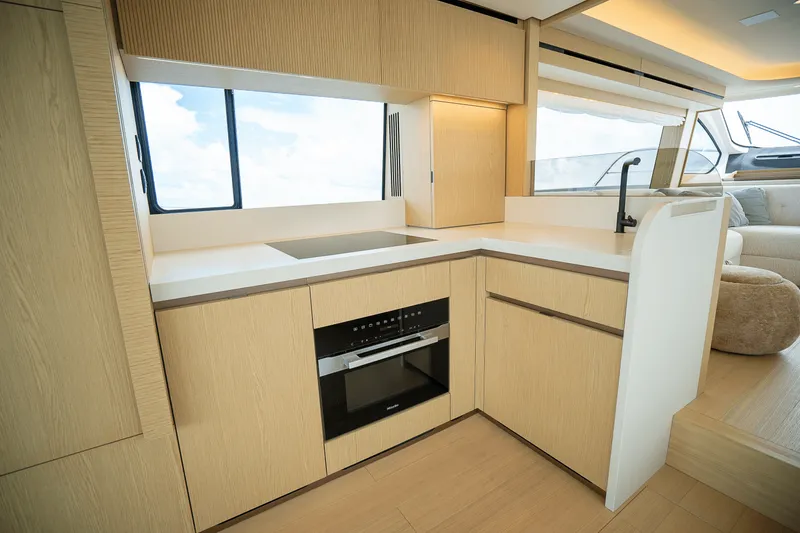 Slide: The Image of Azimut Fly 62 2026 - 18