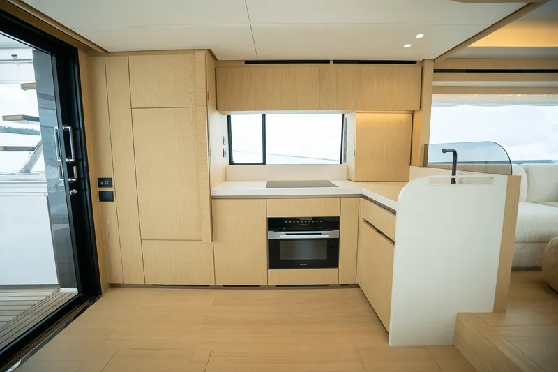 Slide: The Image of Azimut Fly 62 2026 - 19