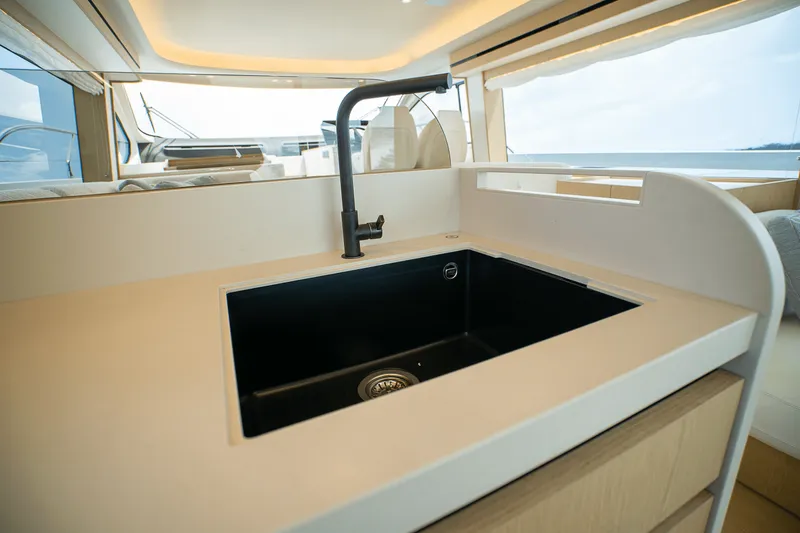 Slide: The Image of Azimut Fly 62 2026 - 20