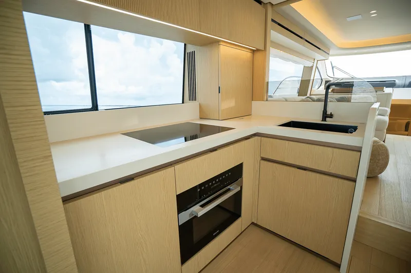 Slide: The Image of Azimut Fly 62 2026 - 23