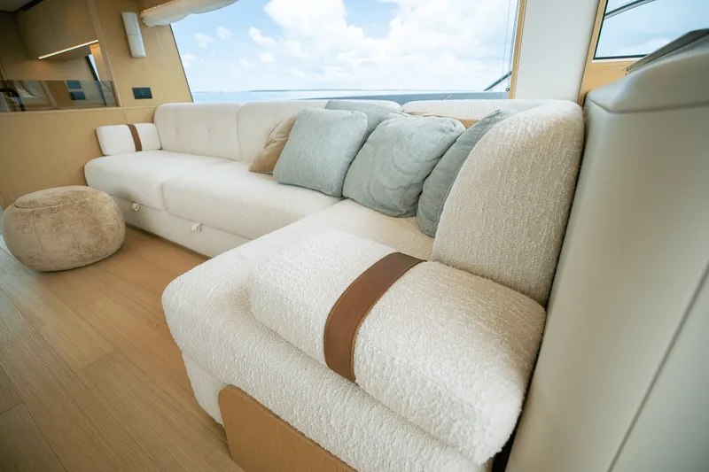 Slide: The Image of Azimut Fly 62 2026 - 27