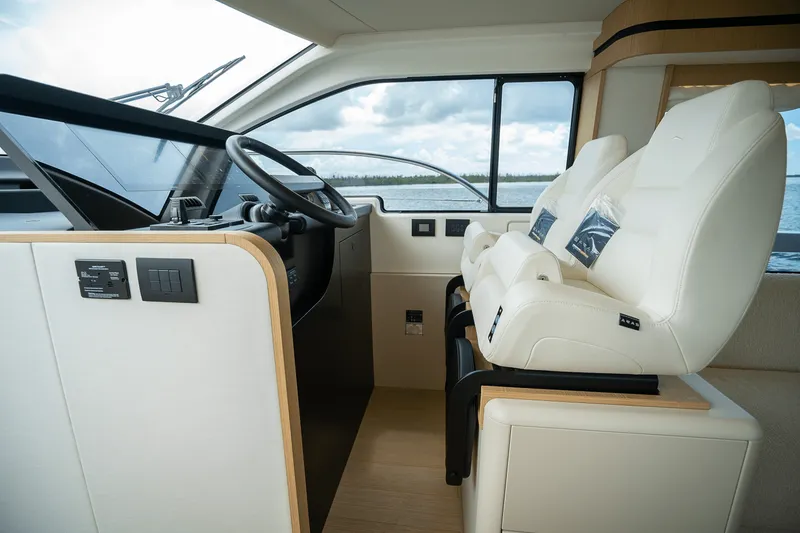 Slide: The Image of Azimut Fly 62 2026 - 33