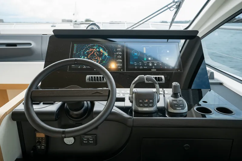 Slide: The Image of Azimut Fly 62 2026 - 35