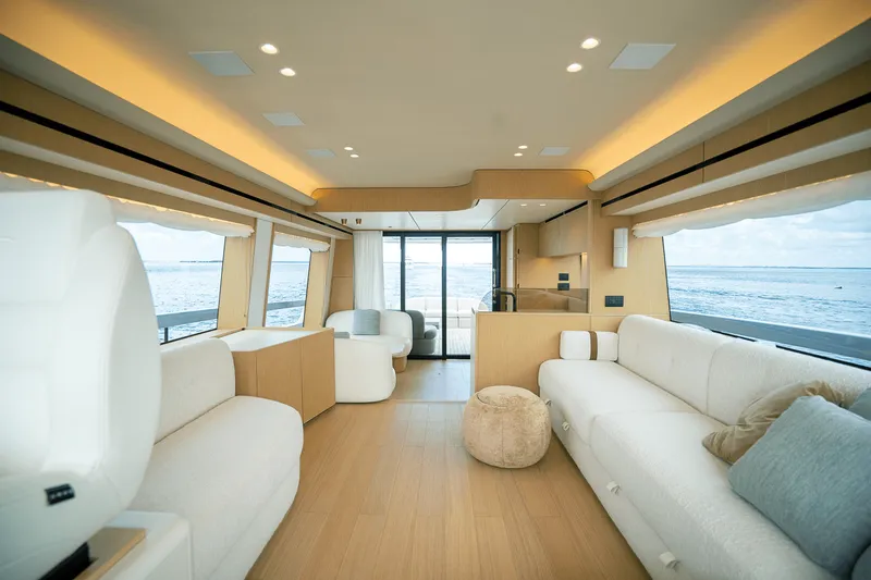 Slide: The Image of Azimut Fly 62 2026 - 39