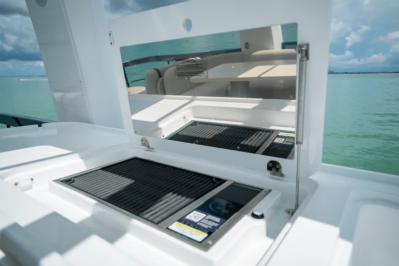 Slide: The Image of Azimut Fly 62 2026 - 50