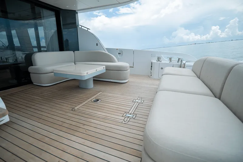 Slide: The Image of Azimut Fly 62 2026 - 6