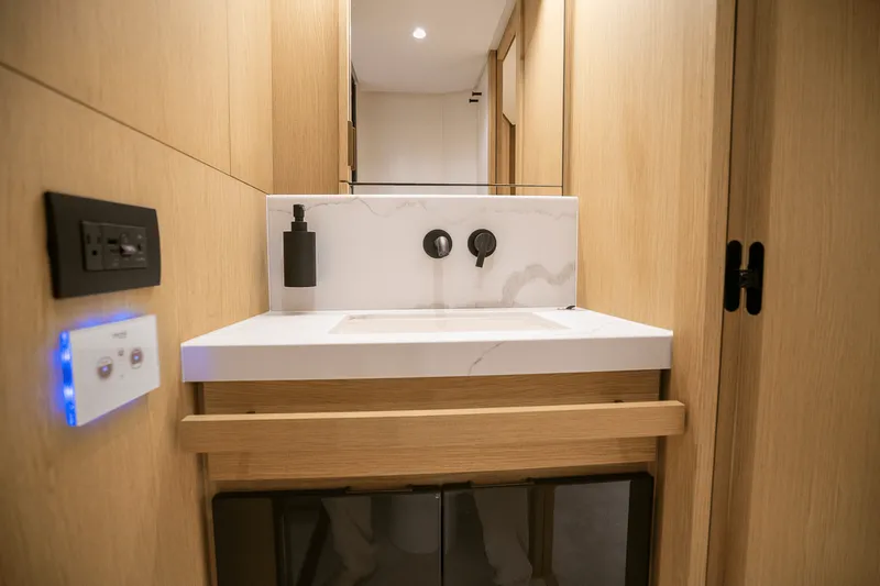 Slide: The Image of Azimut Fly 62 2026 - 62