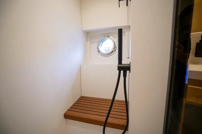 Slide: The Image of Azimut Fly 62 2026 - 64