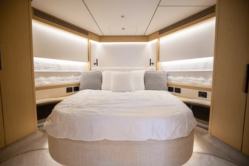 Slide: The Image of Azimut Fly 62 2026 - 65