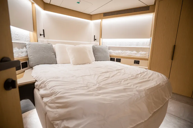 Slide: The Image of Azimut Fly 62 2026 - 66