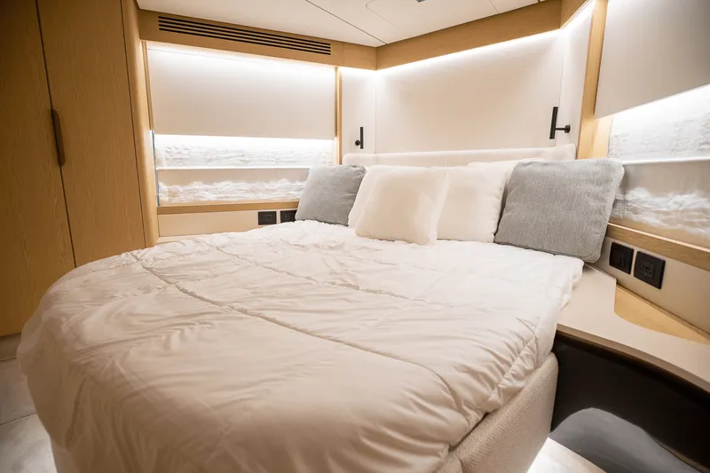 Slide: The Image of Azimut Fly 62 2026 - 68