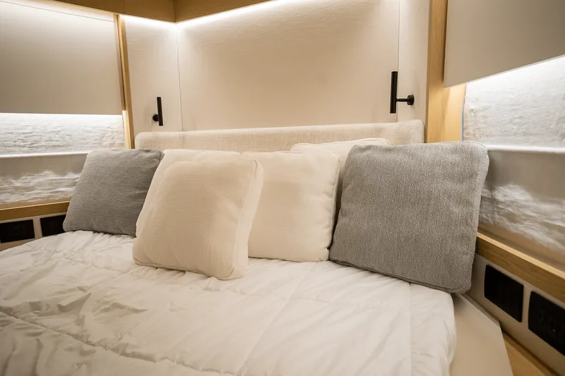 Slide: The Image of Azimut Fly 62 2026 - 69