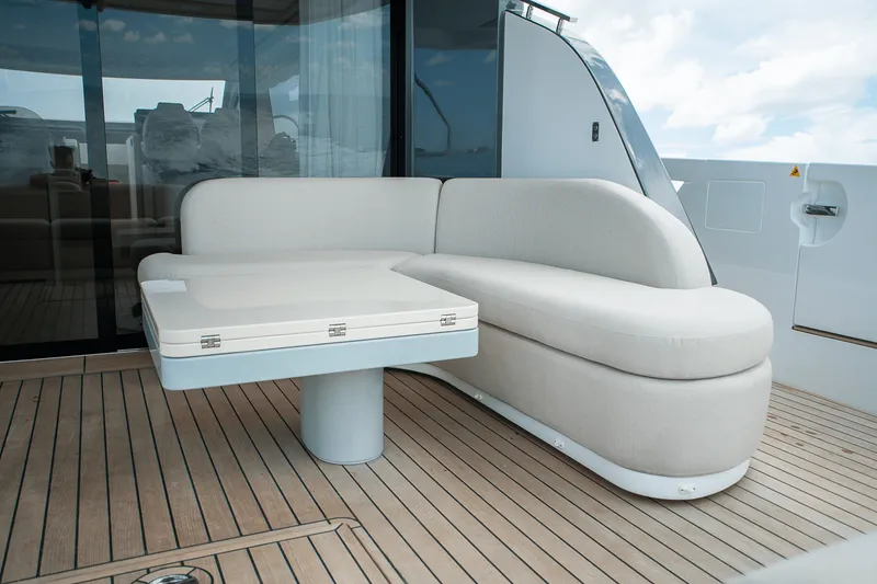 Slide: The Image of Azimut Fly 62 2026 - 7