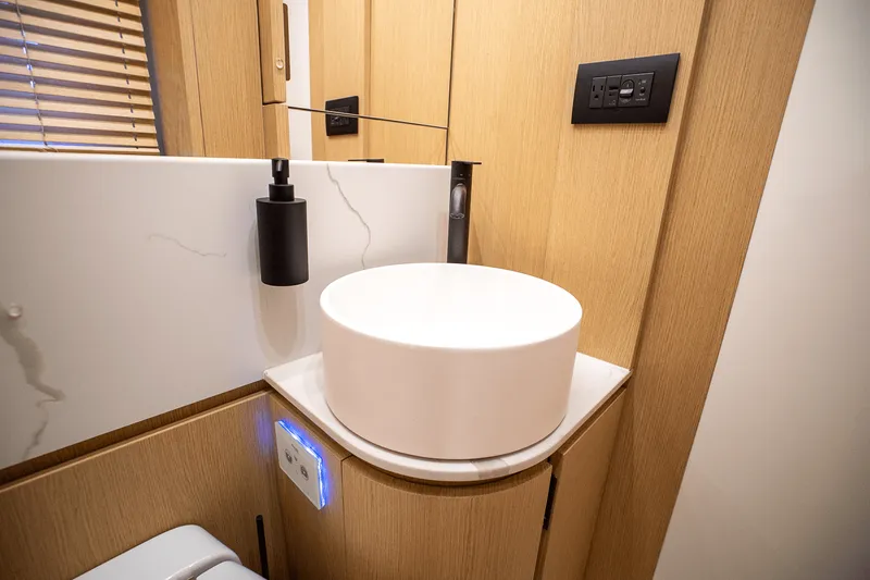 Slide: The Image of Azimut Fly 62 2026 - 72