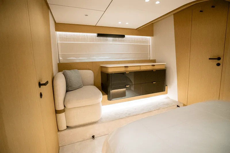 Slide: The Image of Azimut Fly 62 2026 - 76