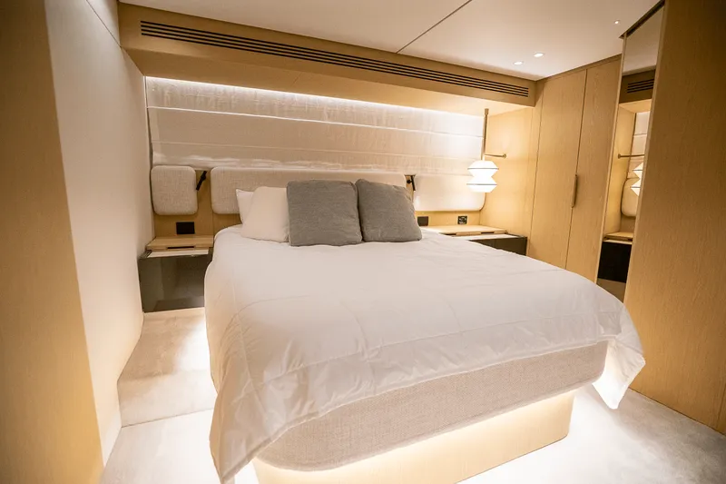 Slide: The Image of Azimut Fly 62 2026 - 77